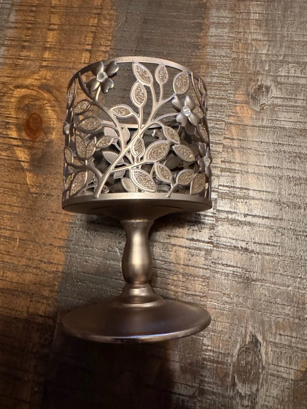 Bath & Body Works Dogwood Pedestal 3-Wick Candle Holder - Picture 2 of 9